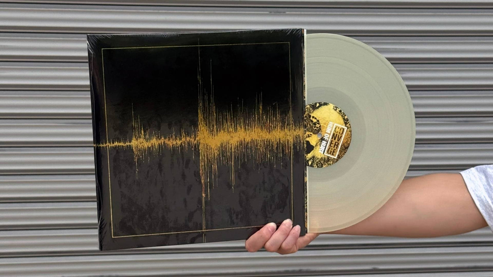 CONVERGE『The Hum of Hurt』蓄光仕様ヴァイナル、発売中